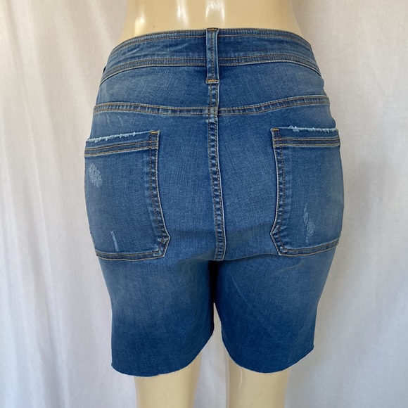 AVA & VIV Women’s High Rise Size 18W Double Button Utility Shorts Raw Hem NWOT - Picture 6 of 7